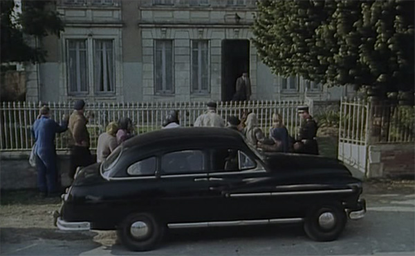 Maigret devant la maison du meunier